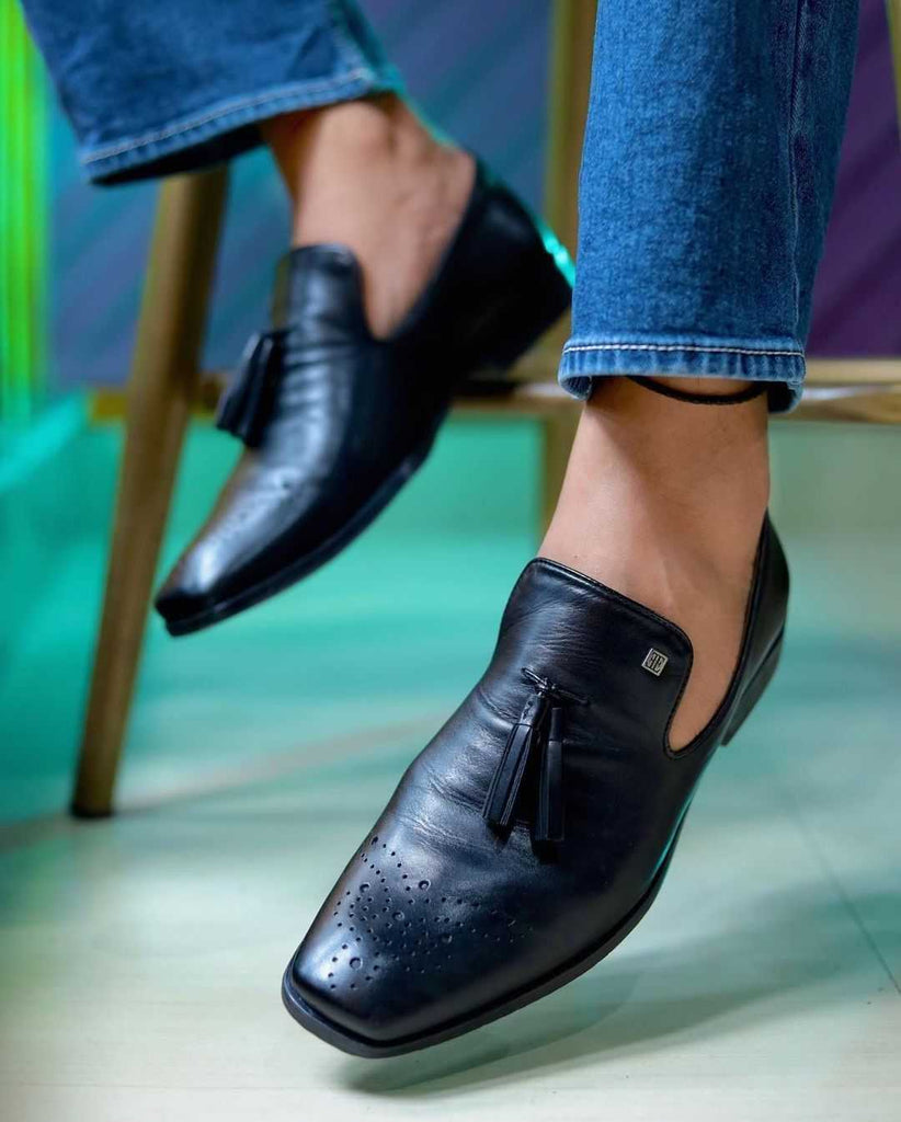 Everything To Keep In Mind Before Buying Your First Leather Shoes
