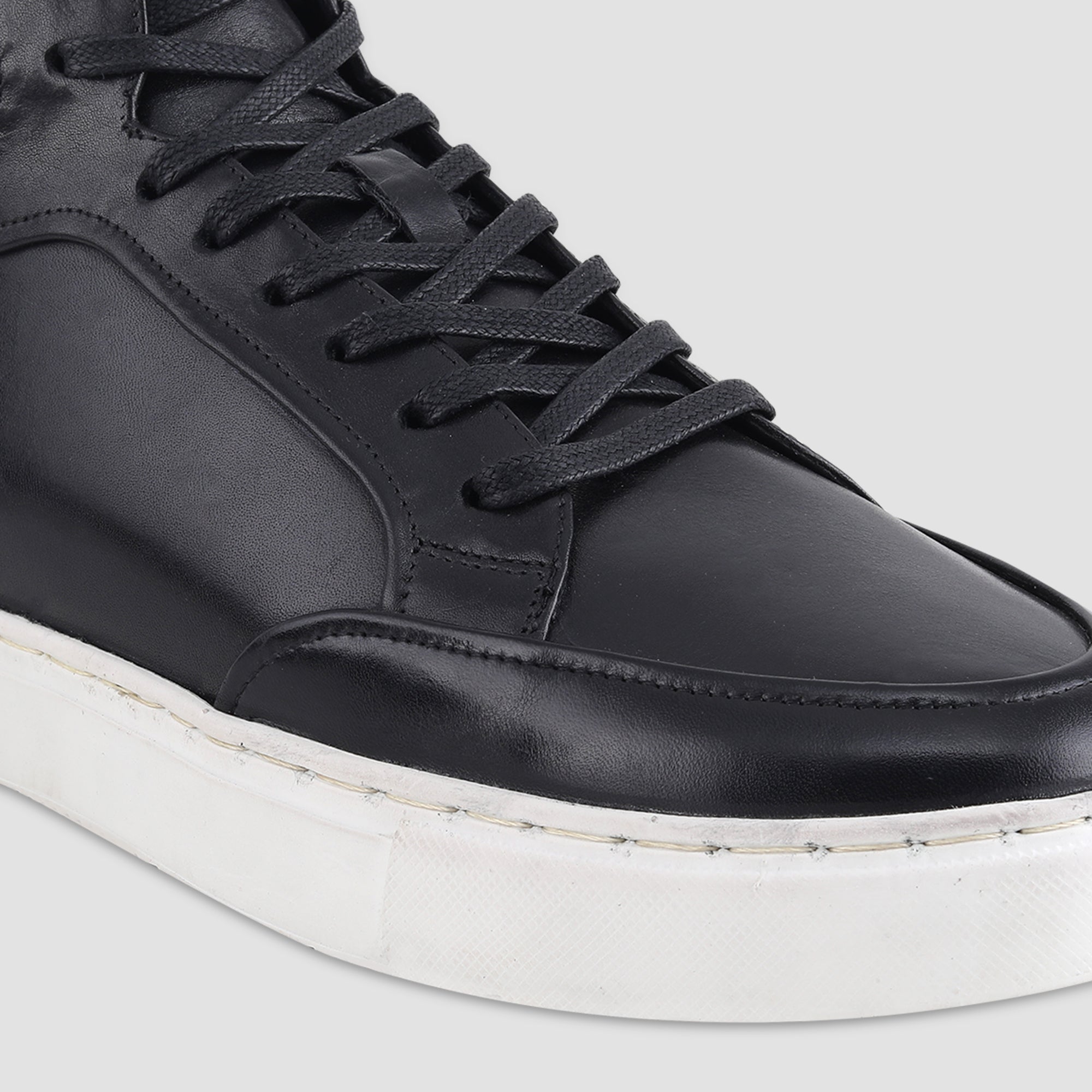 Ezok Black Leather Sneaker For Men