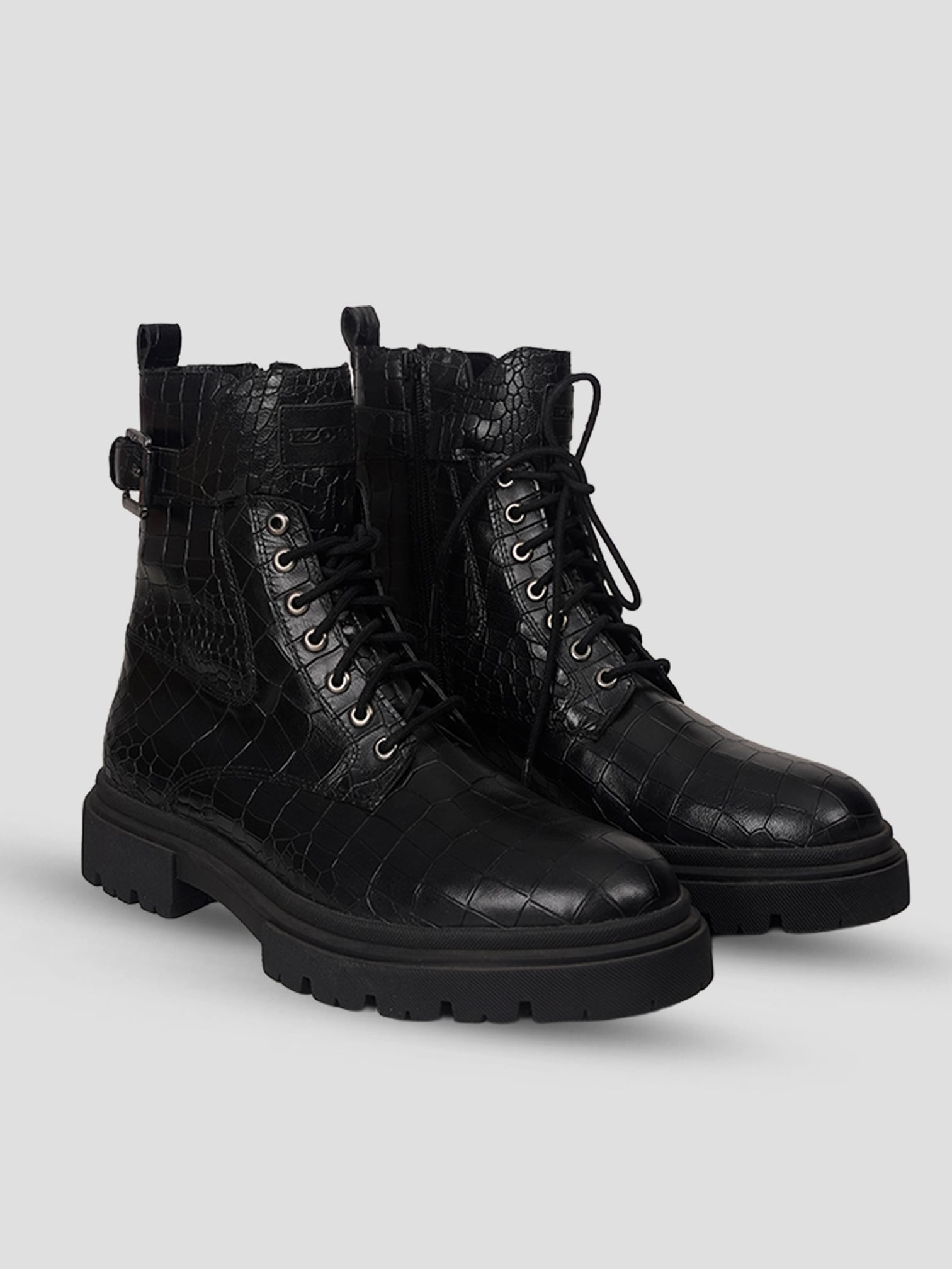 EZOK Men’s Black Croc Texture Leather Ankle Boots | Lace-Up